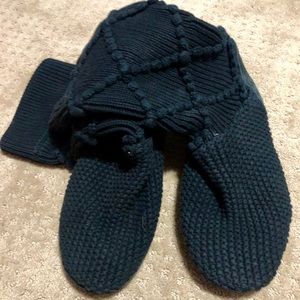 Black Knit Ugg boots size 10, gift, too large